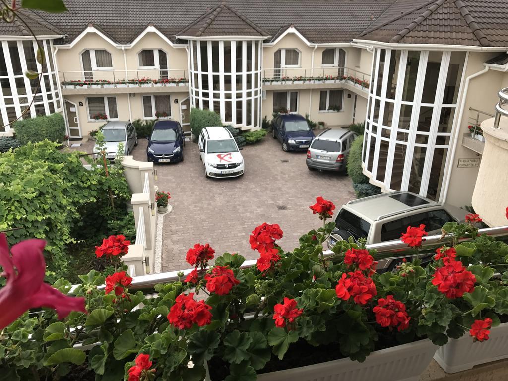 Villa Brussels Deva Dış mekan fotoğraf