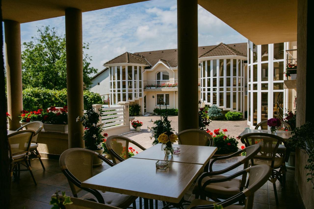 Villa Brussels Deva Dış mekan fotoğraf