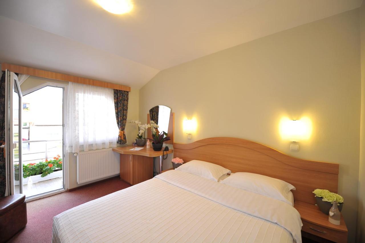Villa Brussels Deva Dış mekan fotoğraf